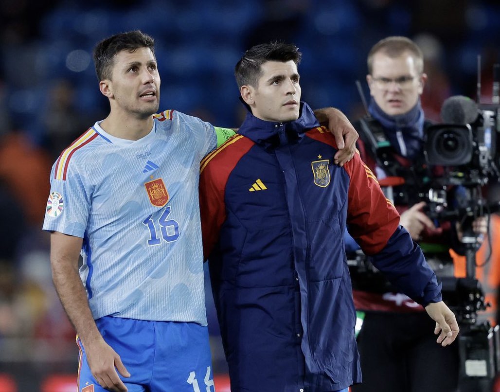 Morata và Rodri bị UEFA điều tra sau lễ rước cúp của Tây Ban Nha 3 Atletico Universe on X: "🇪🇸❤️ Álvaro Morata, Spain's captain, hands over the captain's armband to Rodri for Spain's game against Brazil tonight, due to the recent passing of the midfielder's grandfather. What