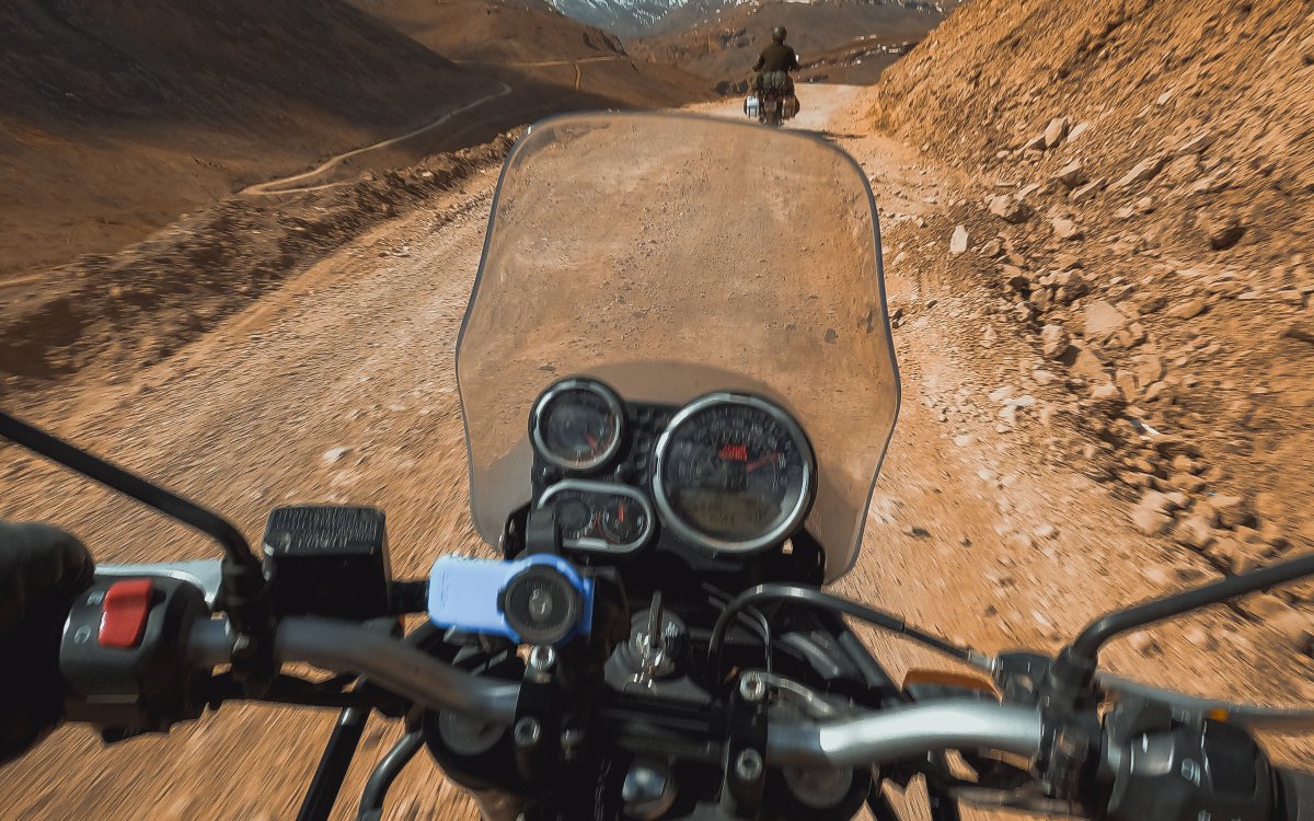 RideTheHimalaya's tweet photo. Dreaming of conquering the Himalayas?  The Royal Enfield Himalayan is your adventure companion. This purpose-built machine has a rich history intertwined with the rugged mountain range it's named after.

Features for the Win:

👉Torquey 411cc engine – conquers steep climbs effortlessly
👉Long-travel suspension – soaks up rough terrain
👉High ground clearance – clears obstacles with ease
👉Comfortable, upright riding position – perfect for long days in the saddle

The Himalayan isn't just a bike; it's a passport to unlocking the world's most epic motorcycle journeys.

#HimalayanMotorcycleTours #royalenfield #RideTheHimalayas #adventure #motorcycletouring #motorsport
