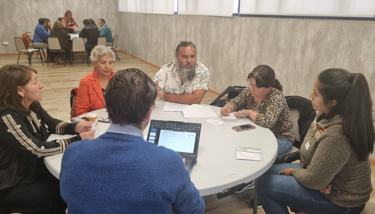 📍#LaSerena 
Delegadas/os de pueblos Colla y Chango de #Atacama junto a sus pares diaguitas participan del Taller Macrozona Norte B en La Serena, para la elaboración del anteproyecto del Plan de Adaptación y Cambio Climático en Recursos Hídricos que lidera la #DGA con apoyo de
