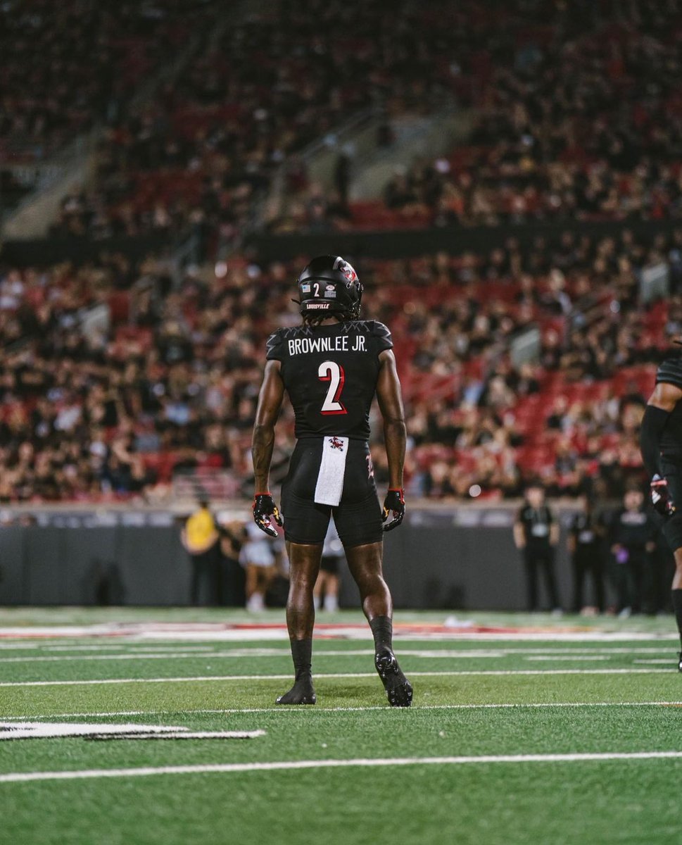 Blessed to be re-offered by the University of Louisville🔴⚪️ #GoCards @mnw_fb @CoachVerne