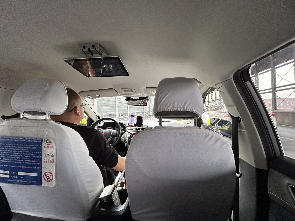 The road to Everything Electric London begins in the back of a 253,000km Roewe/MG5 taxi in Shanghai @FullyChargedShw - let’s get this show on the road! ⚡️London-folk, come along and find out all about the best way to electrify your life…⚡️