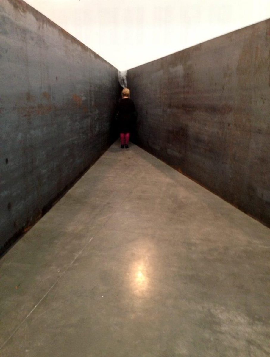 RIP Richard Serra, the man of steel who was always kind and chatty to me. Here’s a snapshot he once took of me in his work. My own Serra wsj.com/articles/the-r…