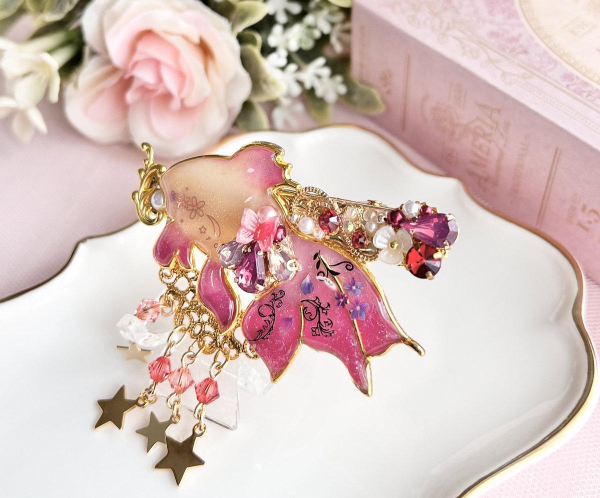 キラキラ金魚のヘアクリップ✨
デザインだけは2年前から出来上がっていた子✨やっとお披露目です🥰