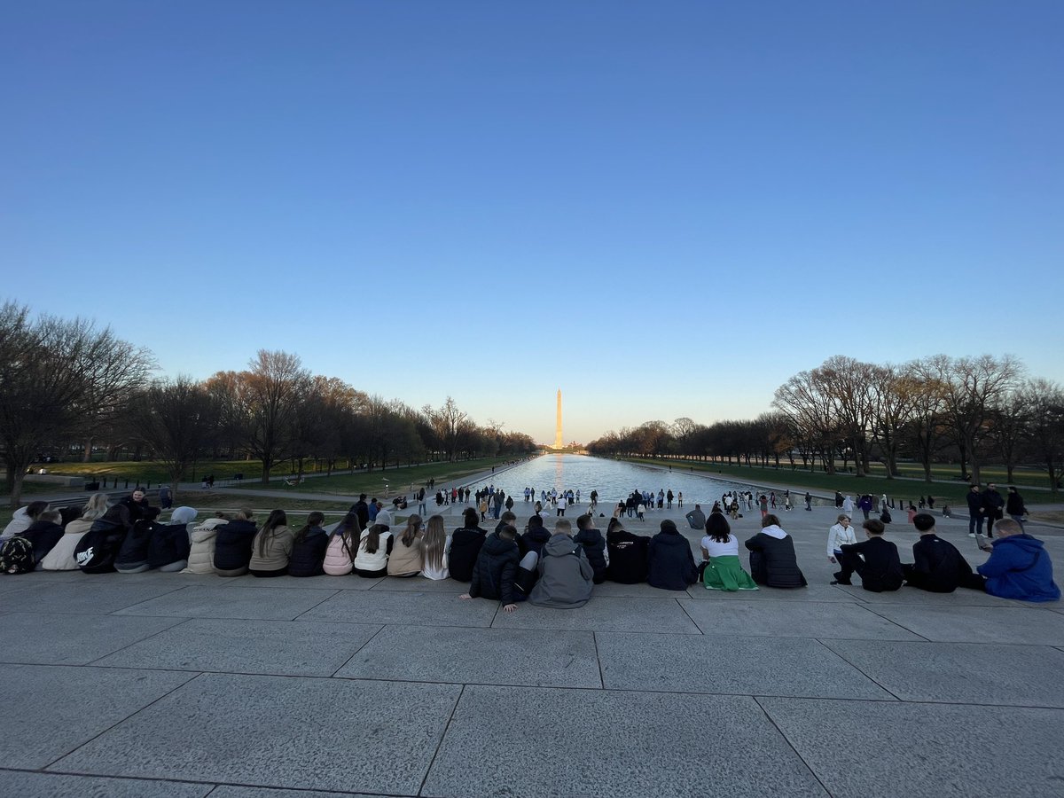 CHCSExpressArts's tweet image. A peaceful moment at the Reflecting Pool, a visit to the Martin Luther King Memorial and dinner at traditional American BBQ diner 🇺🇸🍗
#americanhistory
@CefnHengoed