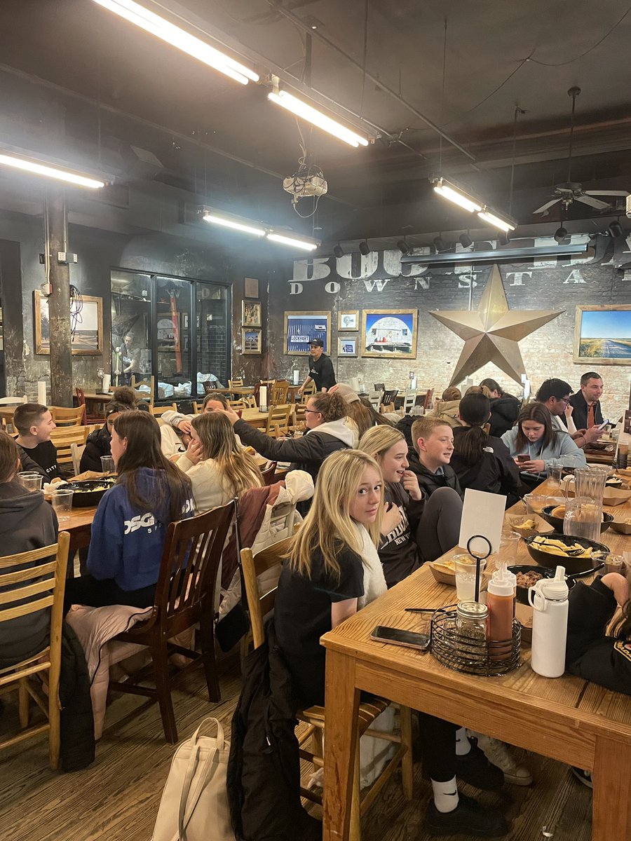CHCSExpressArts's tweet image. A peaceful moment at the Reflecting Pool, a visit to the Martin Luther King Memorial and dinner at traditional American BBQ diner 🇺🇸🍗
#americanhistory
@CefnHengoed