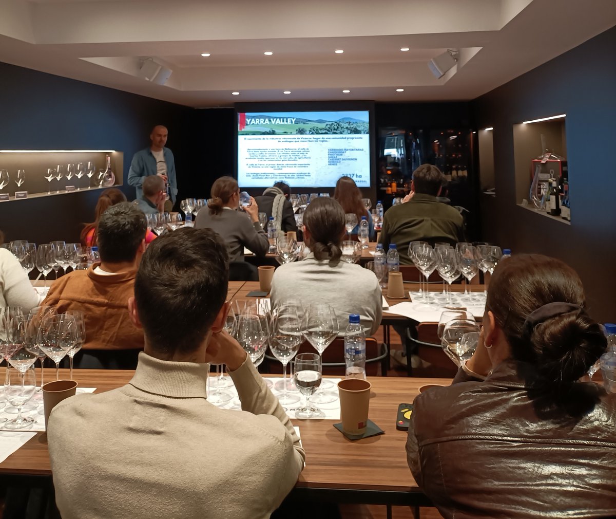 Big thanks to Álvaro Ribalta MW for running an Australian wine masterclass in Barcelona this month. Find out more about Australian Wine Discovered on pulse.ly/aafmtqmpeg #aussiewine #australianwinediscovered
