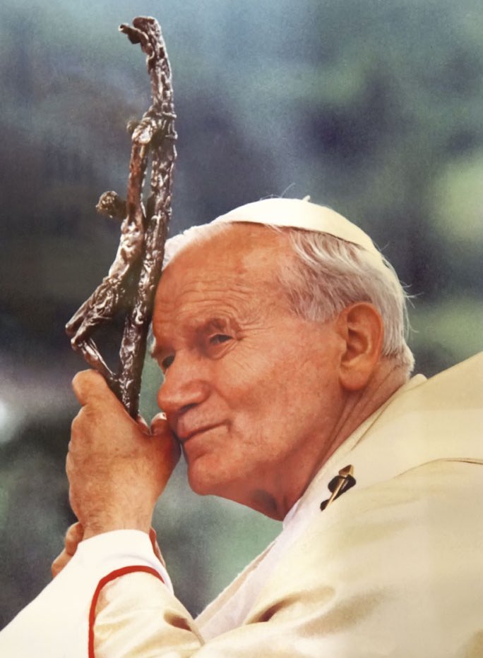 JohanLozada26's tweet photo. Por más poderoso que sea un dictador, solo es un hombre.

No tengáis miedo.

"San Juan Pablo II". https://t.co/85oQple7QL