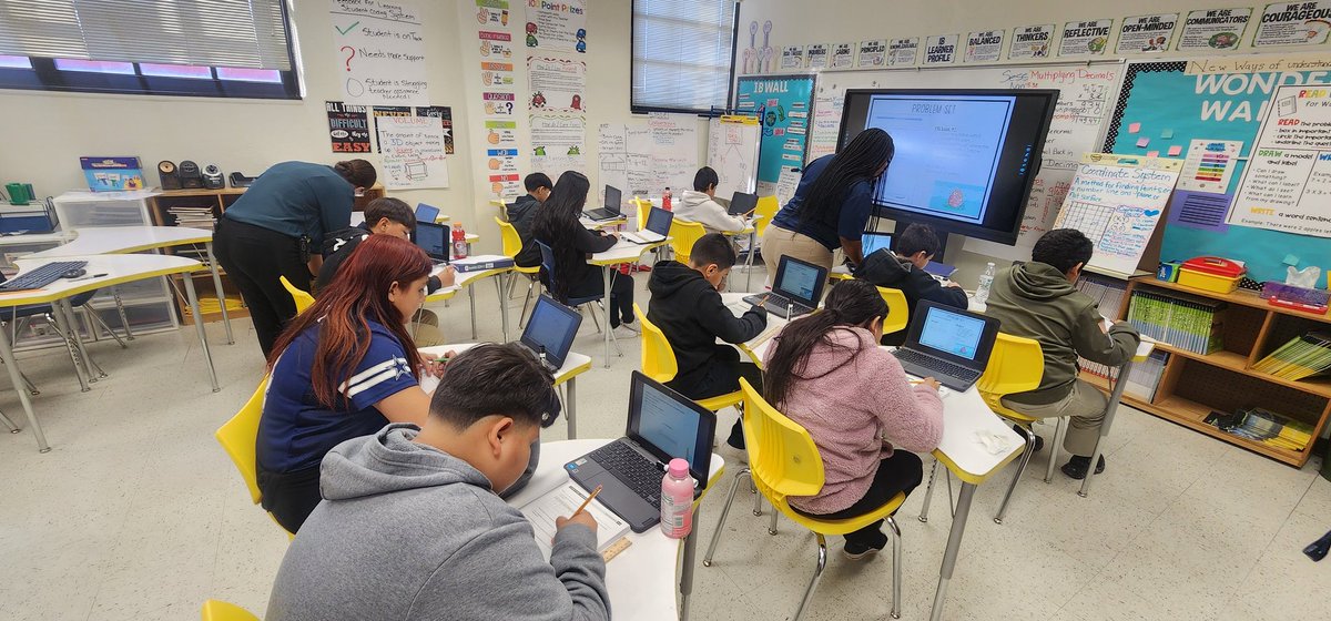 Students actively engaged @PeelerPirates with Eureka math curriculum. Students practicing their screen to scratch and staff with an all-hands-on-deck mentality! #Region1Excellence @LourdesGarduno3 @AdamsonSchools @IraLopezCoy