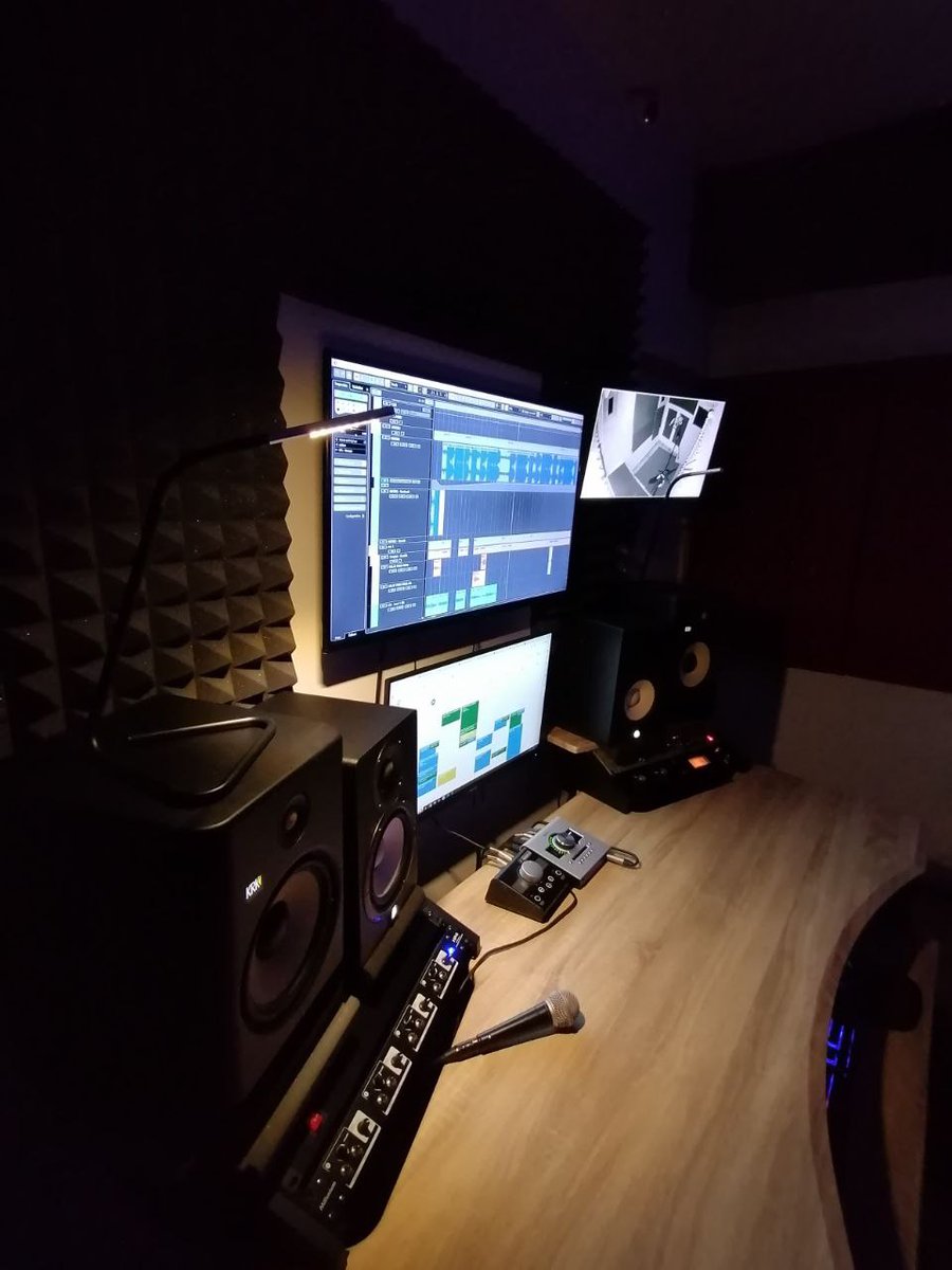 Blockstudio91's tweet image. 🎶 Envie de faire vibrer vos créations musicales dans un cadre convivial et professionnel? , bénéficiez d'un équipement incroyable pour donner vie à vos projets! Réservez dès maintenant et laissez-vous emporter par la magie de la musique! 🎵 #StudioTime #Musique #CorbeilEssonnes