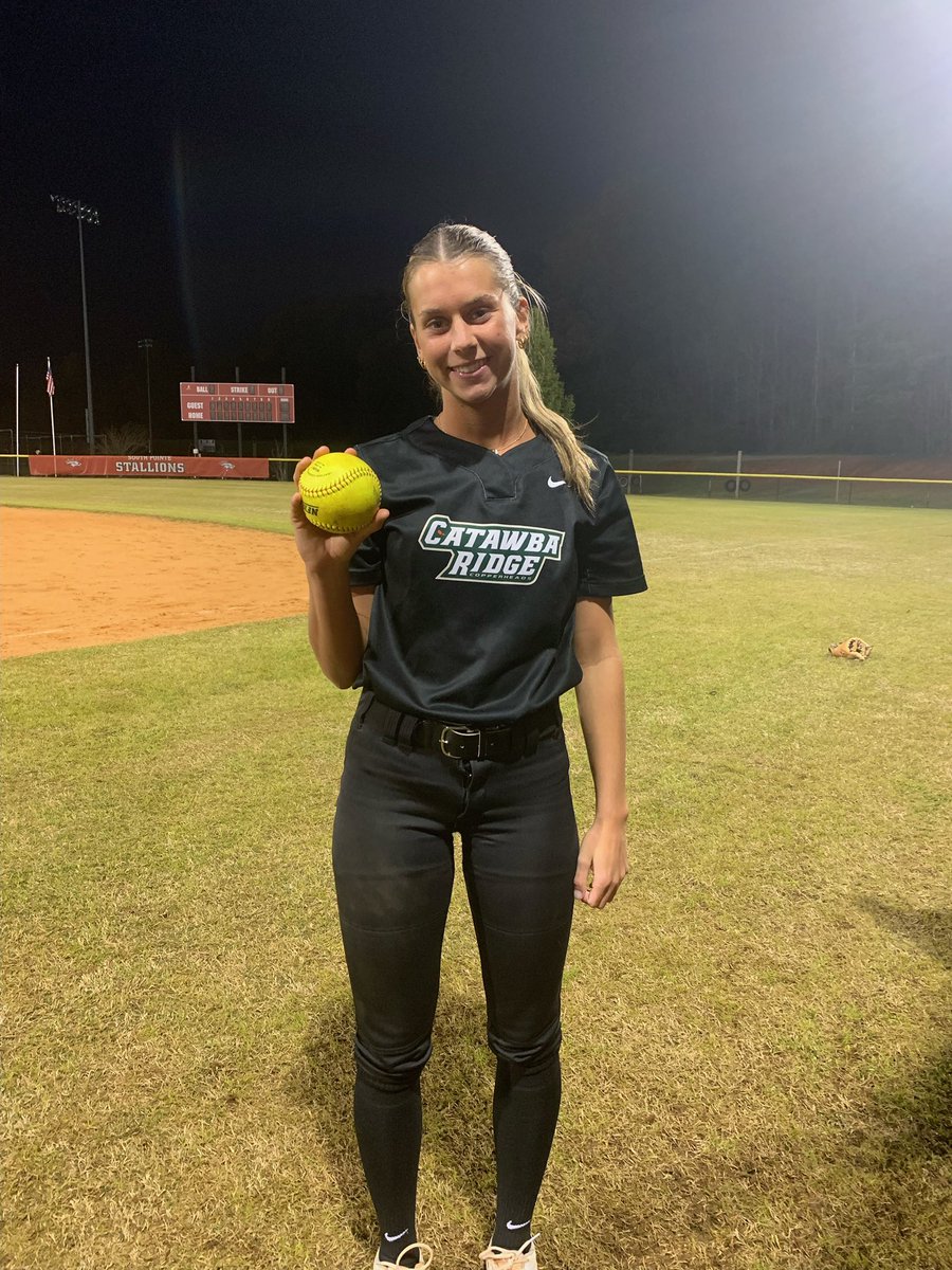 Lady Copperheads went to South Pointe and claimed a 17-0 Region win. @chloeburger88 threw a no hit shutout with 9Ks in 3 innings. @AWilson2024 @kendramurray01 @miakovacs03 all hit Homeruns!!! Congratulations Ladies. #RTDPTR