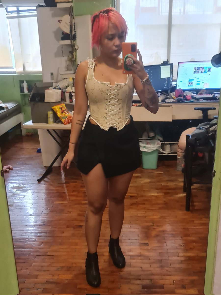 foxrots's tweet photo. how i dress irl https://t.co/gfjpUU1Klf