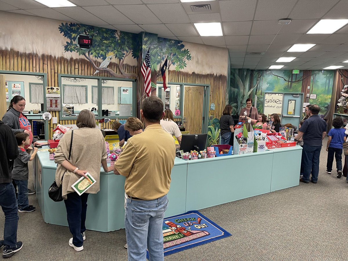 The 2nd Grade Program was WILD! 🐆🐘🐅 Congratulations to <a href="/JHEMusicTeacher/">Kimberly Peterson</a> and the students for a job well done!  👏🏼 Huge shoutout to the parent volunteers who created the amazing jungle backdrop. #hayeshawks