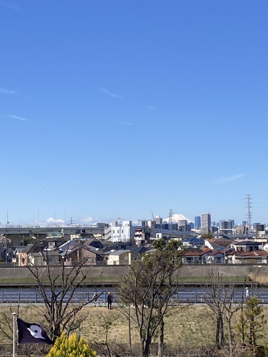 昨日の雨から一転、ポカポカの春日和🌸☀️
日向ぼっこでもしますかね😄

そして本日16時、メルマガ購読者様には先行で、ANTHEMの機材レビュー動画が公開になります🤘

お楽しみに👍

＃Overload #EternalWarrior #完全再現ツアー #楽器 #バンドTシャツ #レコード #音楽書籍 #RockEchoes