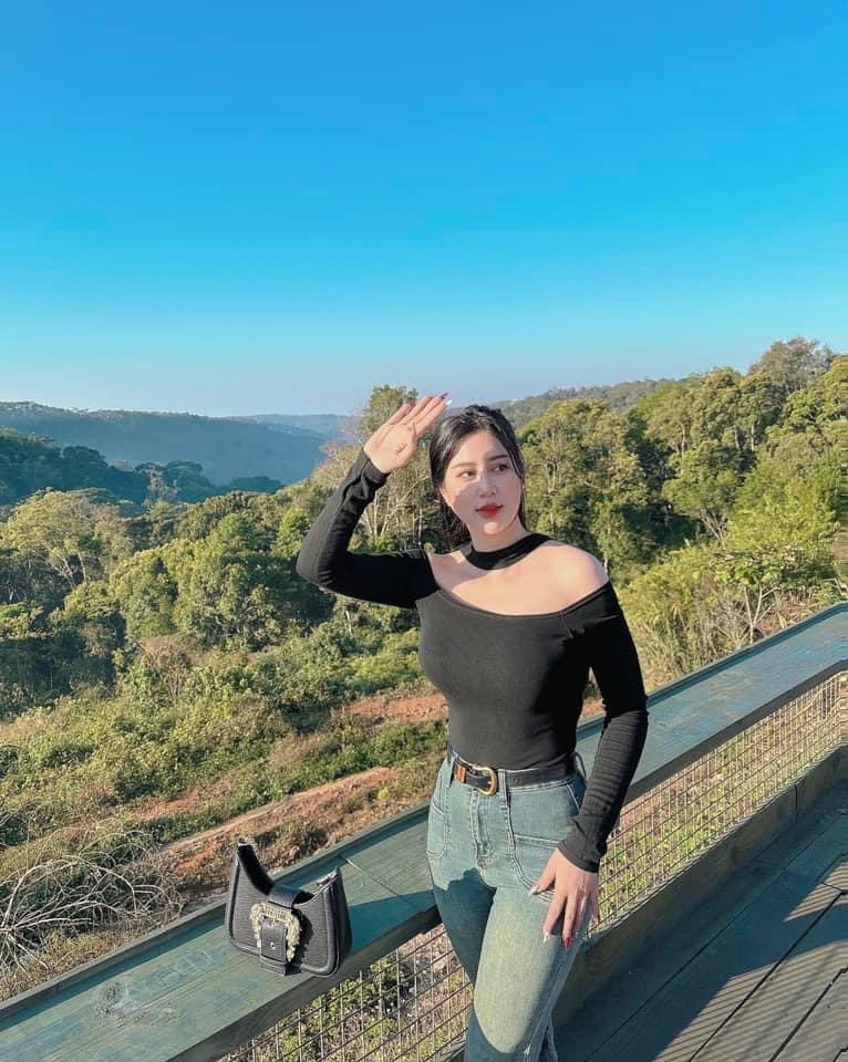 So với việc say nắng
Em nghĩ mình hợp với việc say đắm ai đó hơn 🖤