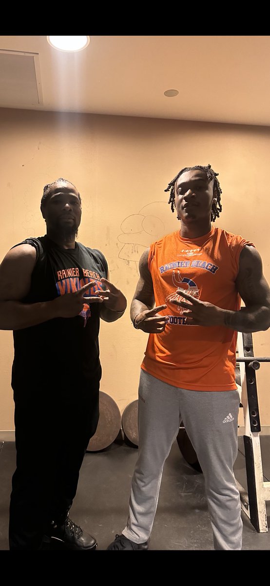 Down 15 pounds  and feeling good about the grind . ⁦<a href="/Darrien_4/">Darrien Sampson 🥇</a>⁩ gave me nice little workout today!! 🙏🏿🙏🏿💯💯💯 #SAMPSONISLAND 🏄🏿‍♂️🔷🔶🔷🔶