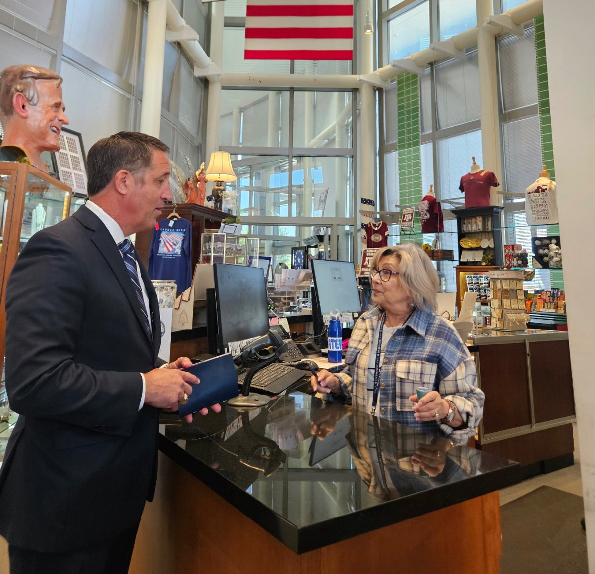 The Texas Comptroller Glenn Hegar visited the George H.W. Bush Presidential Library & Museum today during his 'Good for Texas Tour: Presidential Libraries Edition'.   See the news release from the Comptroller's office for details: comptroller.texas.gov/about/media-ce…