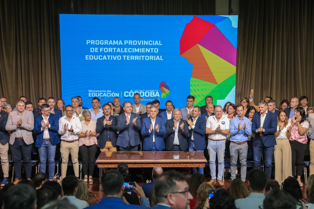 Lanzamos el Programa de Fortalecimiento Educativo Territorial que suma a 82 intendentes y jefes comunales en la gestión de la #educación en sus comunidades. Hacemos un cambio de paradigma y ampliamos competencias en un momento de  crisis, pero donde la solidaridad puede más.