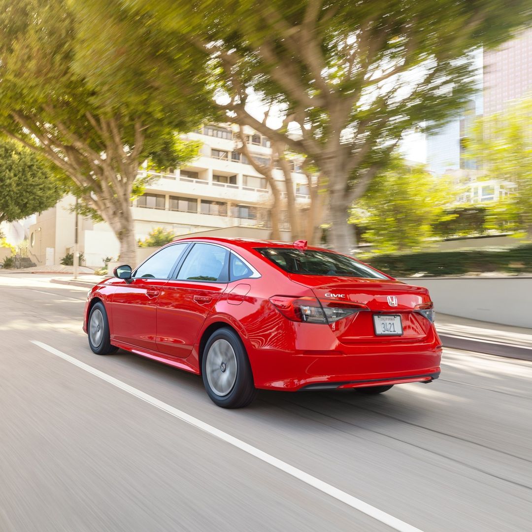 Sleek style and dependable performance - it’s a staple for a reason #HondaCivic 😎

#RiverviewHonda #Local #CommunityFocused #Honda #CommunityDriven #Civic #SleekStyle #DriveInStyle