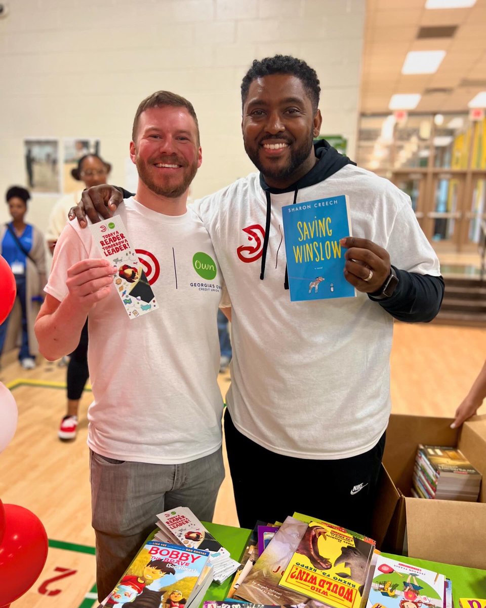 We had a blast hanging out with @VisionToLearn and @ATLHawks at Boyd Elementary today! We celebrated #NationalReadingMonth by giving students in need a free pair of glasses 👓 and three books 📚 of their choice. We also had help from legend #DominiqueWilkins and rapper @BIGKRIT!
