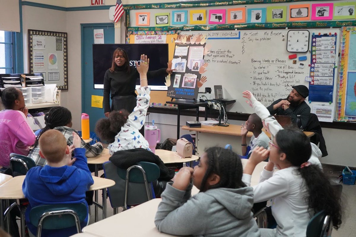 Students @themozartschool are making HerStory! To celebrate #WomensHistoryMonth2024, community leaders from @BOSCityCouncil, @BTU66, and @SEverettBoston taught our young people about women's empowerment and inspired them to reach for the stars!