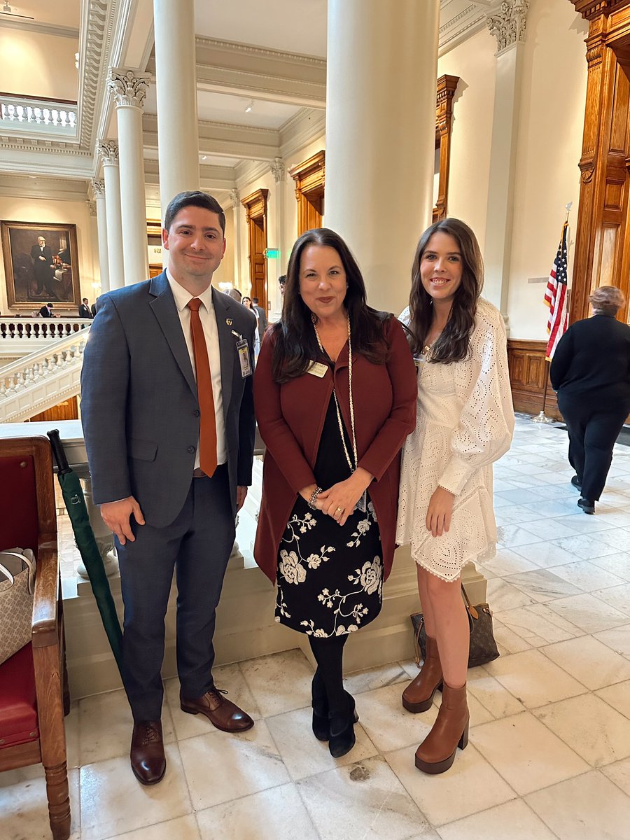 SB354 PASSES THE HOUSE 🔥

Thank you to Rep. Ehrhart and Sen. Walker for their support of entrepreneurs in the beauty industry! 

Here’s to #BeautyNotBarriers in #gapol🤠