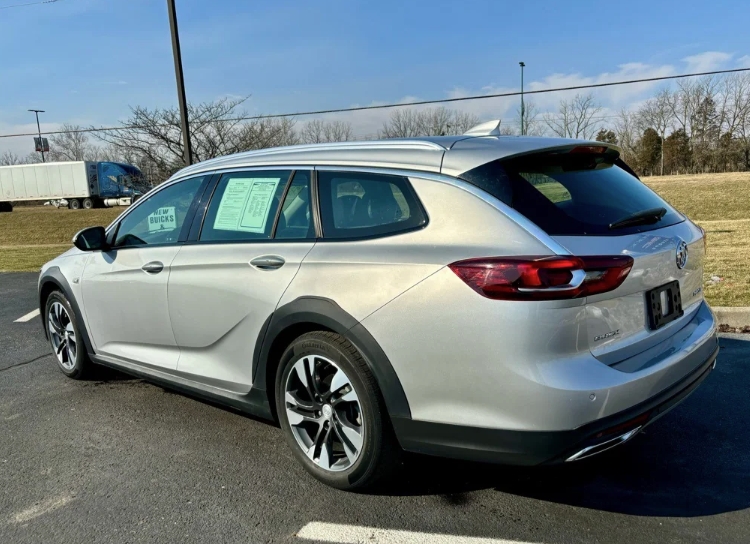 Drive home in style in this pre-owned 2018 #BuickRegalTOURX Essence! 

Featuring AWD, Power Sliding Panoramic Moonroof, heated seats, #Bose premium audio, Adaptive Cruise Control, Power Liftgate, and Wireless Charging. Under 50k miles!

Learn more: bit.ly/4atEon8