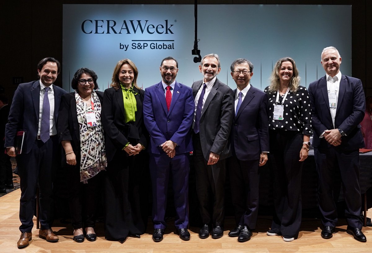 GauriJauhar's tweet photo. Thanks @CarlosEPascual for leading this @CERAWeek dialogue to *tone-set* on range of aspects of Bridging the North South divide, starting with the language @HEDrAbouZeid @_AfricanUnion @WorldBank @DiegoMesaP @IMFNews #HeloisaBorges #StuartYoung #TatsuTerazawa @IEEJ_Japan https://t.co/wcYAmWa4dB