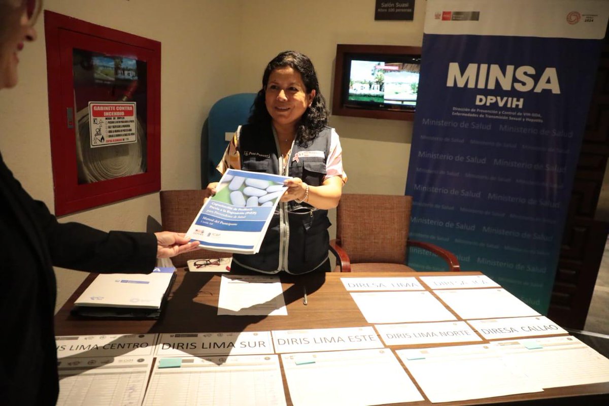 Minsa_Peru's tweet photo. Para prevenir el VIH y cumplir con el avance hacia la meta global de poner fin al sida como amenaza para la salud pública, el #Minsa organizó un taller sobre la Profilaxis Previa a la Exposición (PrEP). Esta capacitación contó con ponentes nacionales e internacionales quienes brindaron sus conocimientos y competencias. ✅

Participaron de este encuentro profesionales de 35 establecimientos de salud de las Diris de Lima centro, sur, norte y este, las Diresa Callao, Ica y Lima región, así como de los servicios de atención integral de ITS/VIH.