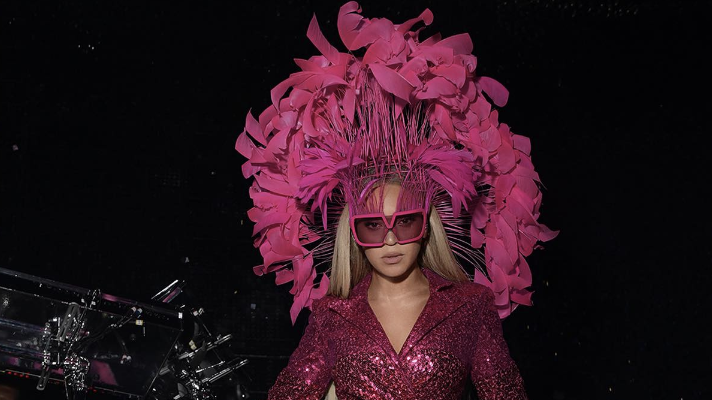 beyoncepress's tweet photo. 🚨 HOUSTON! "A pink party bus will roll through the city blasting the 'Cowboy Carter' album. There will be snacks and photo ops during the two-hour ride. Cowboy dress is encouraged, and you must be 21 or older to attend. This is a BYOB event, and a “partytender” will mix themed drinks for those who bring bourbon.

8-10 p.m. March 29 and 30 at the Decoy HTX, 1222 Witte (arrive 30-45 minutes early for check-in); $75."

🔗https://t.co/lEFsCle6sG

🔗https://t.co/2Ndl2vqZVr