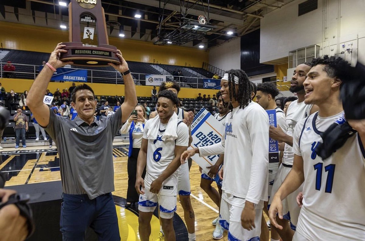 Cal State San Bernadino (D2) advanced to the NCAA Division II Final Four today with a 30+ point win over Gannon 👀 HC Gus Argenal and his staff found success in the portal last offseason and have dominated on the court this year 🔵⚪️ 📸 @CSUSBMBB