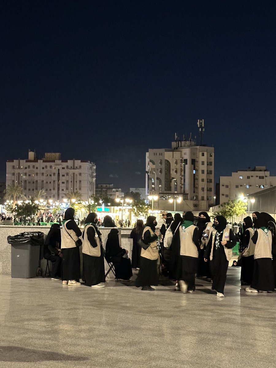 ما اجملهم المتطوعين من بنات وأولاد وطني العظيم يتنقلون كالفراشات في مسجد قباء يرشدوا الزوار وينظمون دخولهم المسجد يمسكون بأيدي كبار السن و يدفعون عرباتهم يوزعون الماء على المصلين ،إعلامنا مقصر جدا في نشر هذا العطاء للعالم ،يجب أن يوثق هذا الجهد ⁦@mbc1⁩ ⁦@SaudiNews50⁩