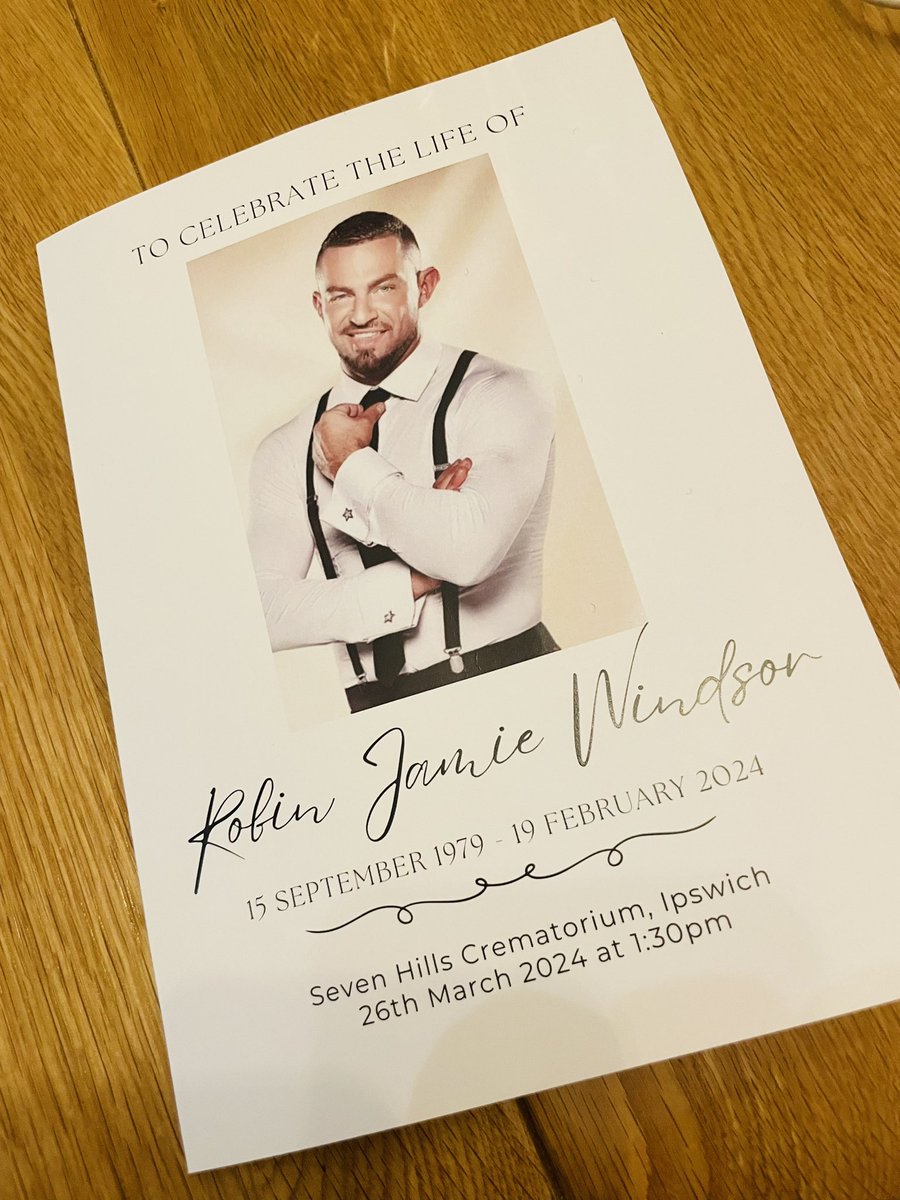 LISA RILEY (BLUE TICK) tweet media