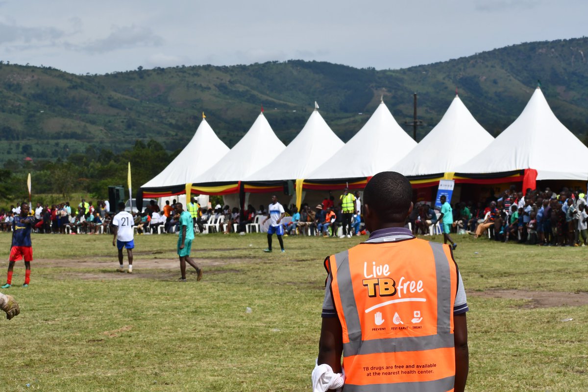 TASOUganda's tweet photo. #EngagingCommunities The Pre #WorldTBDay2024 Sports Gala held in @IsingiroDLG 🇺🇬 where several teams played football & netball. Present was a Mobile TB clinic manned by @MinofHealthUG , TB screening by Kikagati HCIII & #HIVSelfTesting by @aidscommission. #YesWeCanEndTB https://t.co/3CMwCLX3Ev