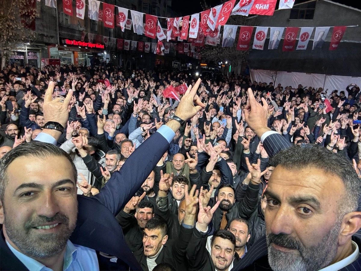 Kutlu yolumuz, samimi beraberliğimiz ve şanlı şerefli tarihimizle bugünümüzü inşa ettiğimiz gibi geleceğimiz için de var gücümüzle çalışmaya devam ediyoruz. Muş Hasköy’deki coşku umudumuz oldu. Samimi destekleriniz her daim var olsun. Birlik, beraberliğimiz daim olsun.