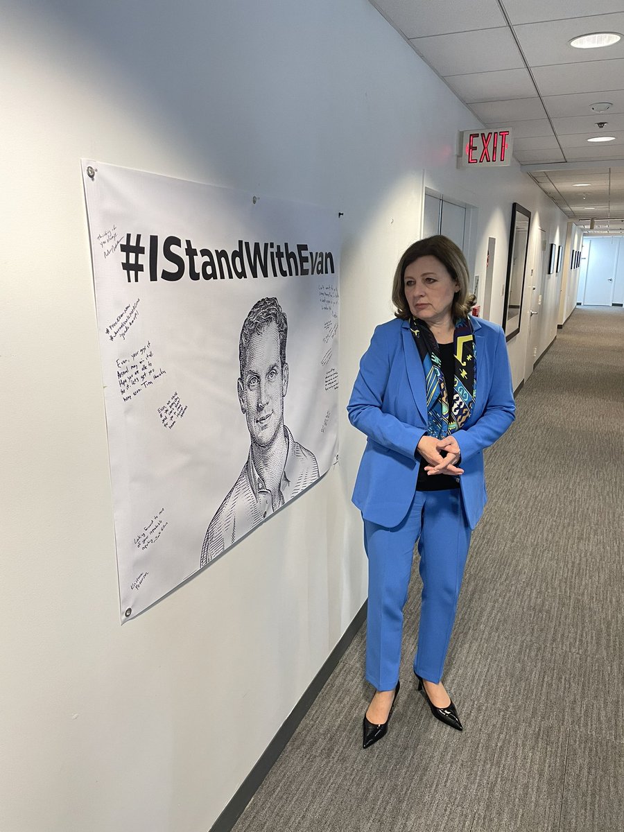 We appreciate @VeraJourova, vice president of the European Commission, for visiting the @WSJ Washington bureau today and writing a message to @evangershkovich as he approaches one year in Russian prison. #IStandWithEvan