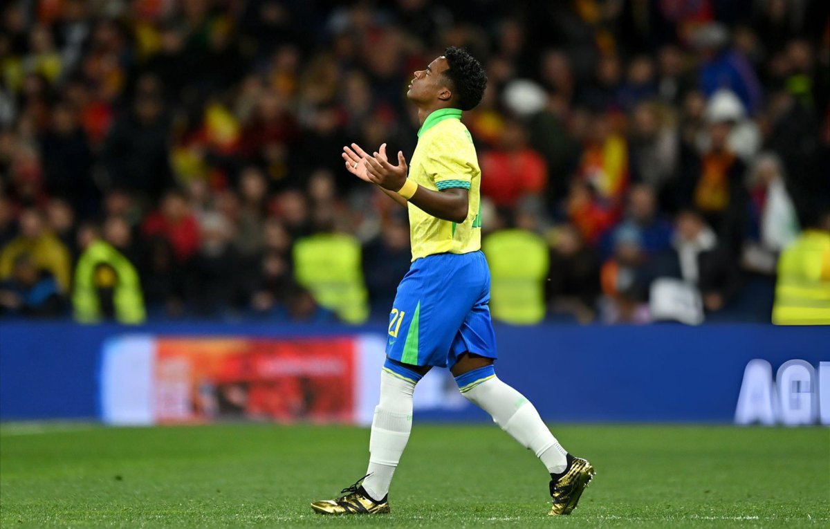 Imagine you are 17 years old and your first two goals for Brazil have been at Wembley and at the Bernabéu. 😂 Destined for greatness. 🇧🇷