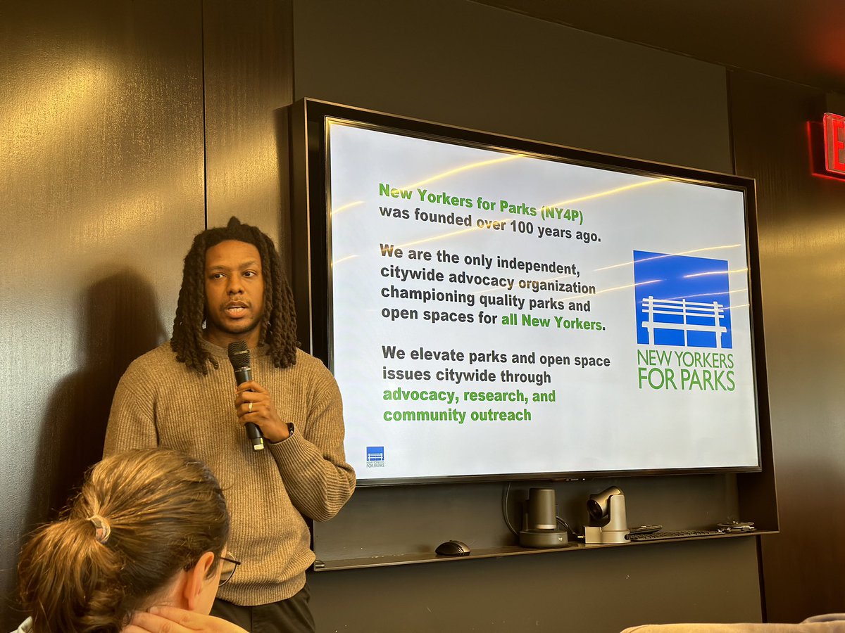 Conservancy staff + the @NYCParks team based in Riverside came together for an All-Staff Day at the offices of @PaulWeissLLP, featuring fantastic presentations from the Bronx River Foodway (@BxRiverAlliance) and @NY4P. Thank you to everyone who made this day so special! 💛