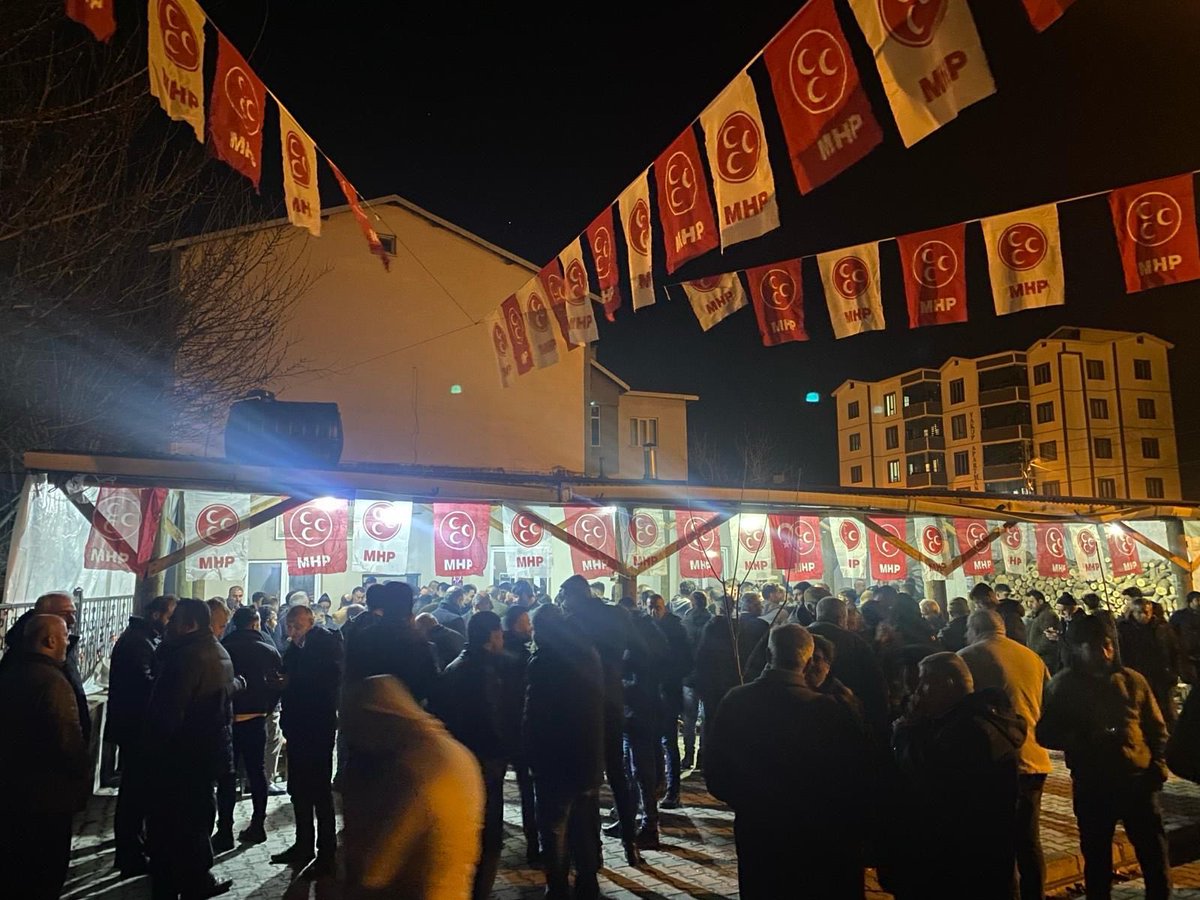 Dava arkadaşlarımızın çay davetine icabet ettik. Salonlara sığmadık. 

Var olasın Hasköy…