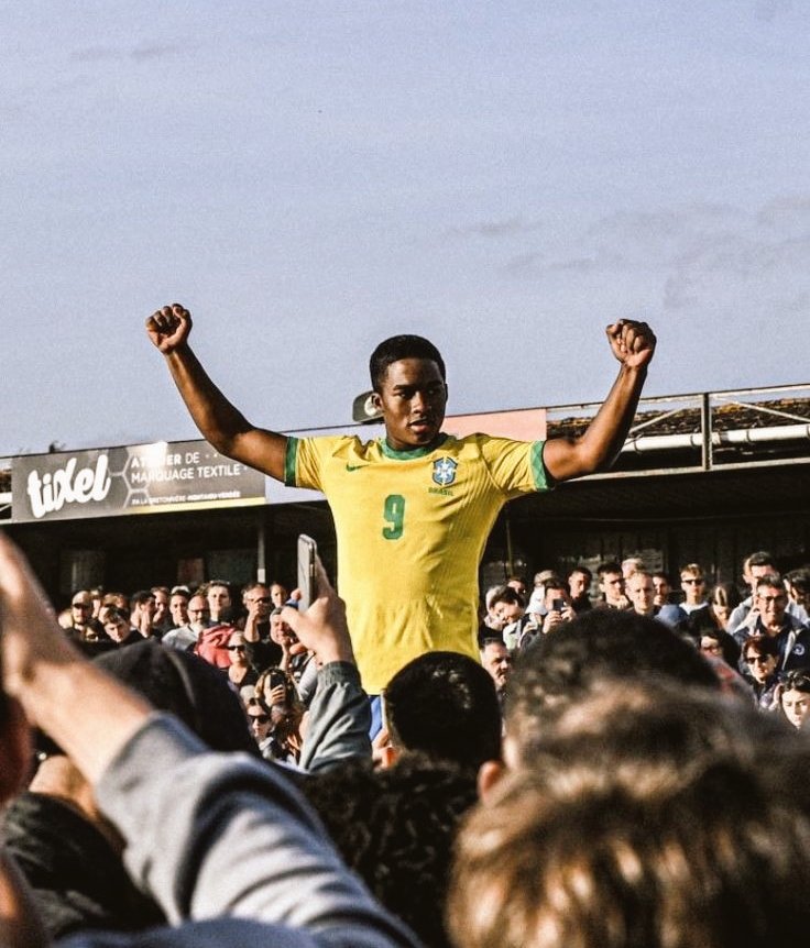Hypebr7's tweet image. O PRIMEIRO GOL DO MENINO NO SANTIAGO BERNABEU 🏆

Endrick 50' 

🇪🇦ESPANHA 2 x 2 BRASIL 🇧🇷

#SeleçãoBrasileira #amistosointernacional⚽️ #Espanha #santiagobernabeu #futeboleuropeu #camisadetime #Endrick #RealMadrid #Brasil