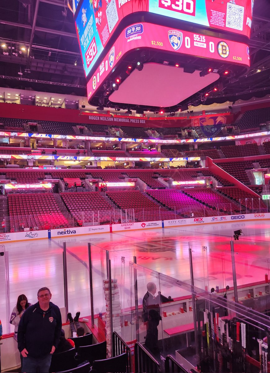 csmead7's tweet image. @DougPlagens Guess where I  am checking in from?#WorldFamousFormerTwitterSegment. Time to hunt