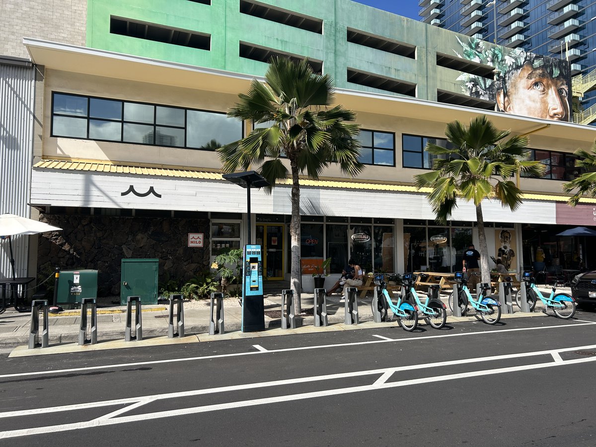 Biki Stop #204 is back at <a href="/saltourkakaako/">Salt at Our Kakaako</a>! We removed this station back in December 2022 to accommodate a city repaving project and are happy to bring it back for all your dining and shopping needs. For more system updates, read our latest #BikiBlast: mailchi.mp/gobiki.org/mar…