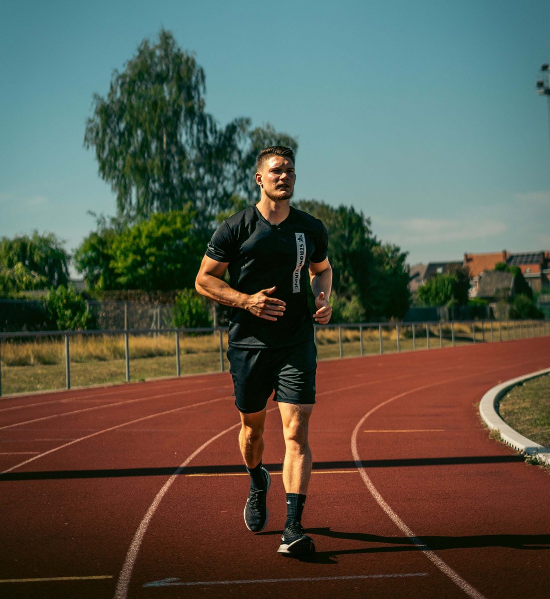 Je me pose des questions par rapport à l'entraînement hybride... 
Selon vous on peut allier muscu et running sans perdre de muscle/perfs ? 🤔

#HybridTraining #Muscu #Course #Running #Sante