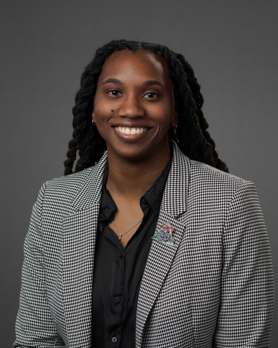 Hi #medtwitter, I’m Jakara! Rising MS4 who will be applying to orthopaedic surgery this upcoming 2025 cycle. I am passionate about all things bones, Beyoncé and basketball! Excited to be on this journey and looking forward to connecting with folks along the way! #orthotwitter🦴