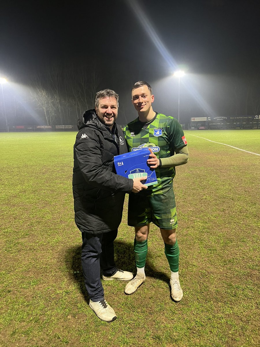 The Volt IPA Man of the Match is 🧤 @BillyJohnsxn - presented with his prize by chair @jamesblower9 Final Score: @The_Yachtsmen 0 v @officialswifts 0 📸 @JordanSouthgate