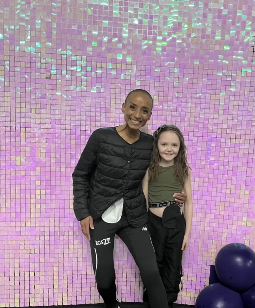 Jessica still can’t believe she’s actually met her idol @AdeleRoberts 🥰 Jessica has framed this photo along with her signed stoma bags 🫶💜 xxx