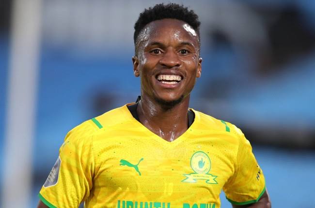 No guys Hugo Broos can't leave this Bafana Bafana 😭😭😭🔥🔥🔥 give him all the money #ALGRSA #InternationalFriendly