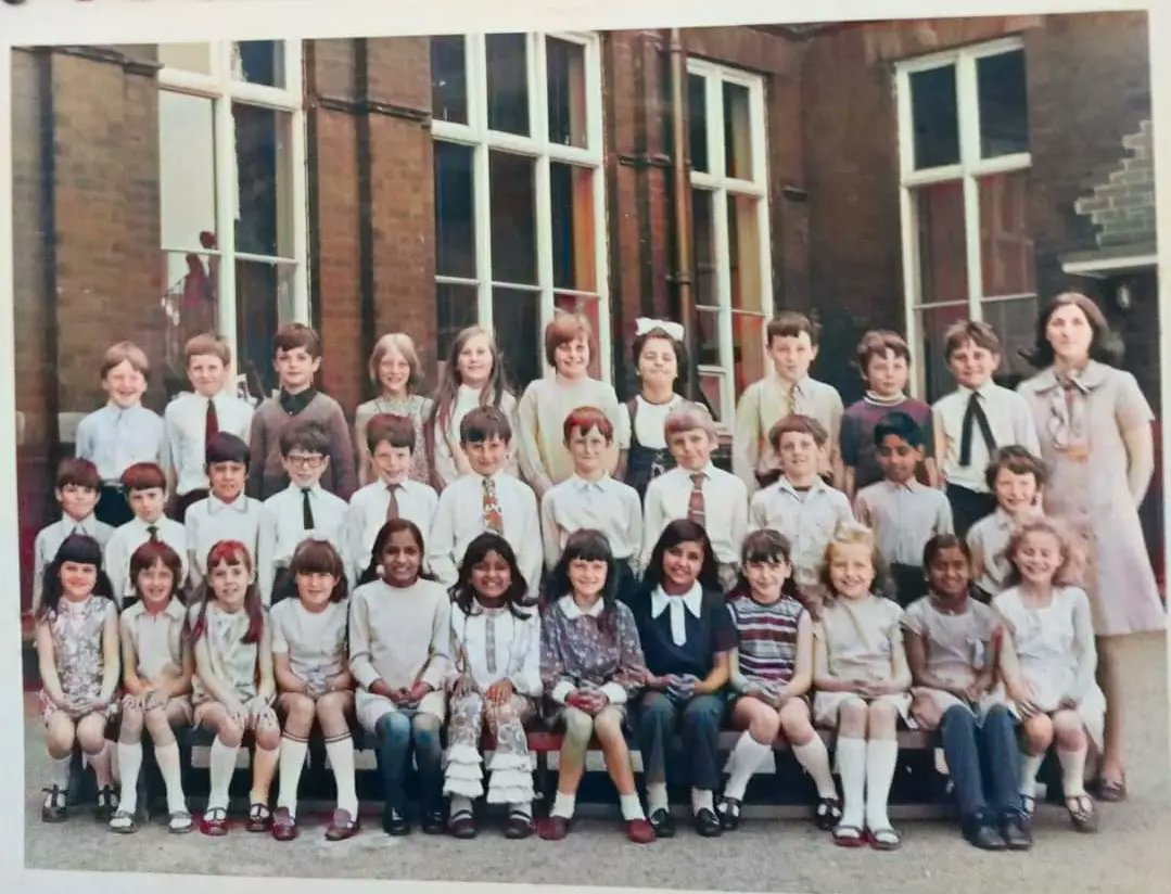 Oxford Grove Primary School.
A handful of Asian children in classes at the time. Tag anyone you recognise.
Not sure of the years though.