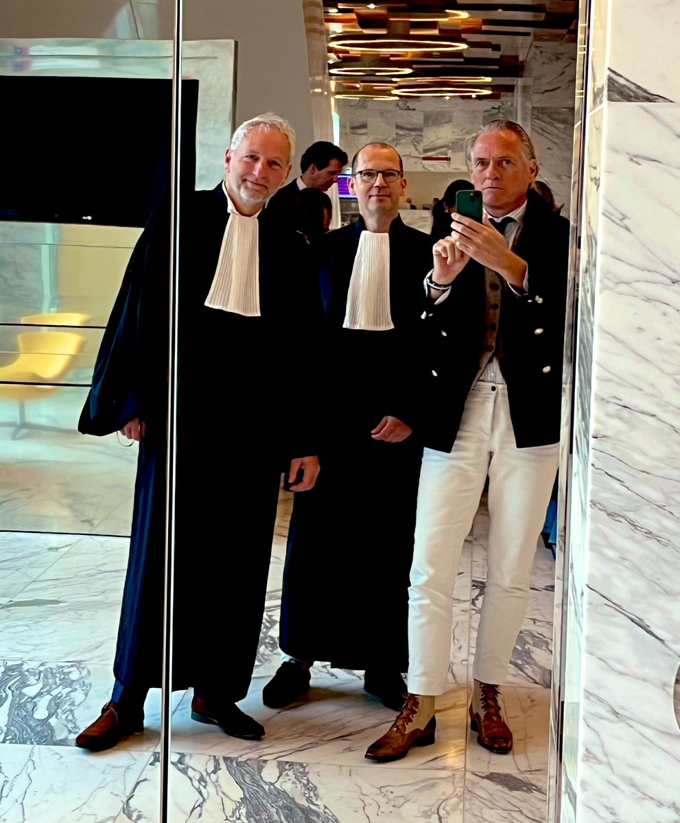 Het is dat mr Matthijs Kaaks (l) op boksen zit en mr. Otto Volgenant (r) een doordouwer bleek, anders waren ze nooit zo blijven knokken tegen Google. Vandaag vonnis van het Hof: gewonnen!! Volgende ronde: welke schade gaat de techreus gedupeerden vergoeden?