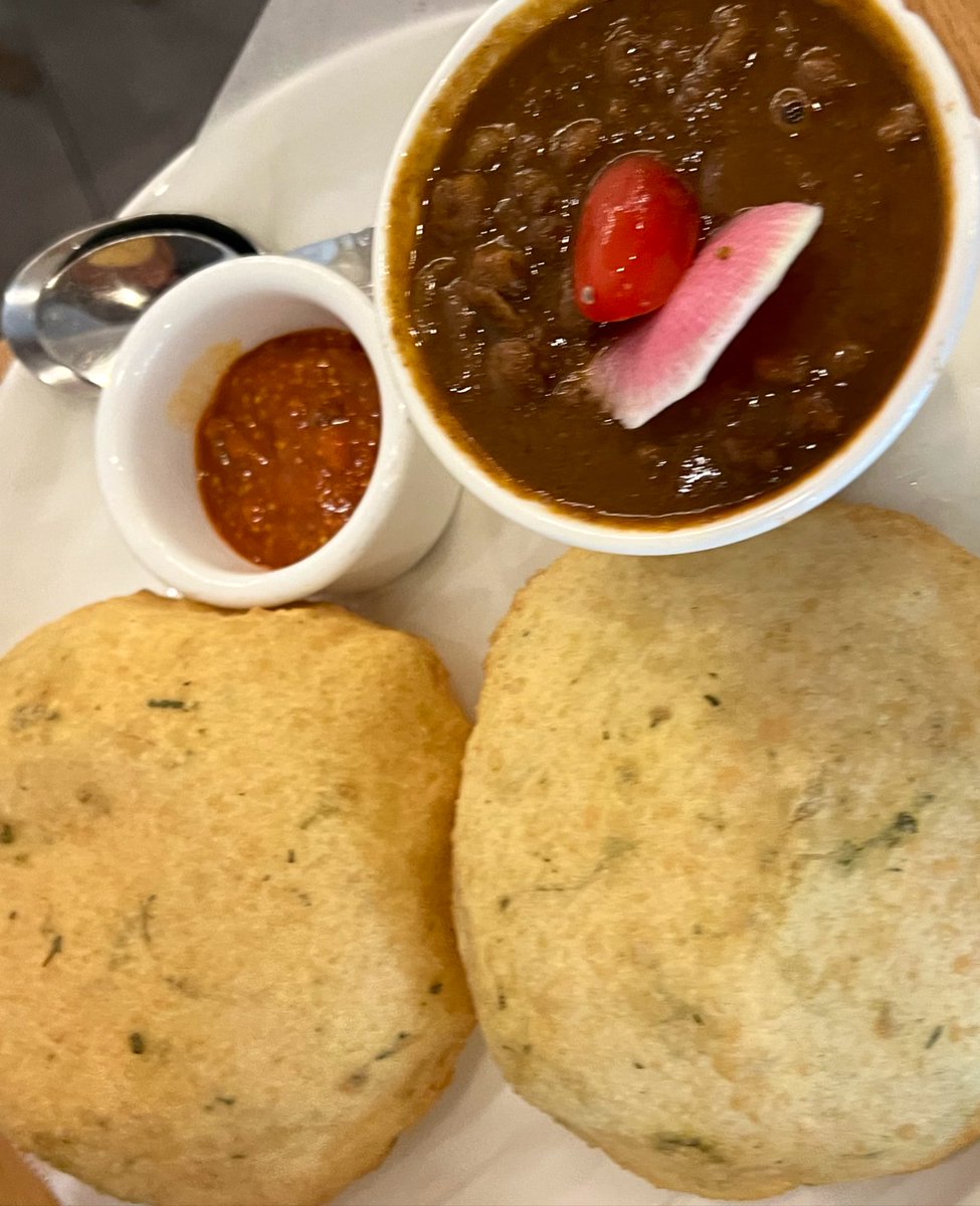 SF Bay Area continues to show off its fabulous Indian Food. 

🪷Kofte in a creamy curry sauce with flaky paratha 
🪷Bombay sliders (spicy fried potato) 
🪷Chole bhature 

What would you eat first? 

📍Saffron, Burlingame, CA 

#twittersupperclub
#indianfood #finedining #sliders