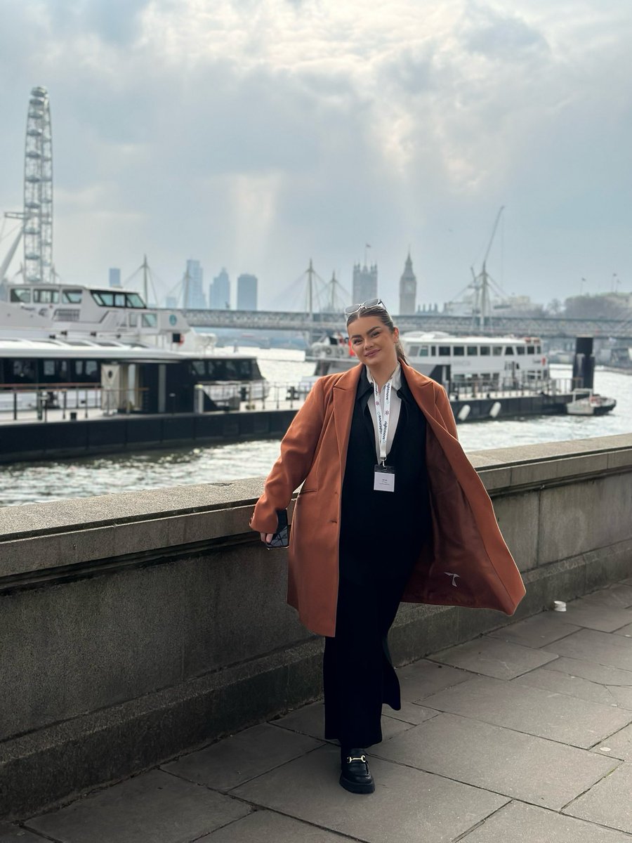 soo4lew's tweet photo. LDN LIFE https://t.co/QTH9vJV35t